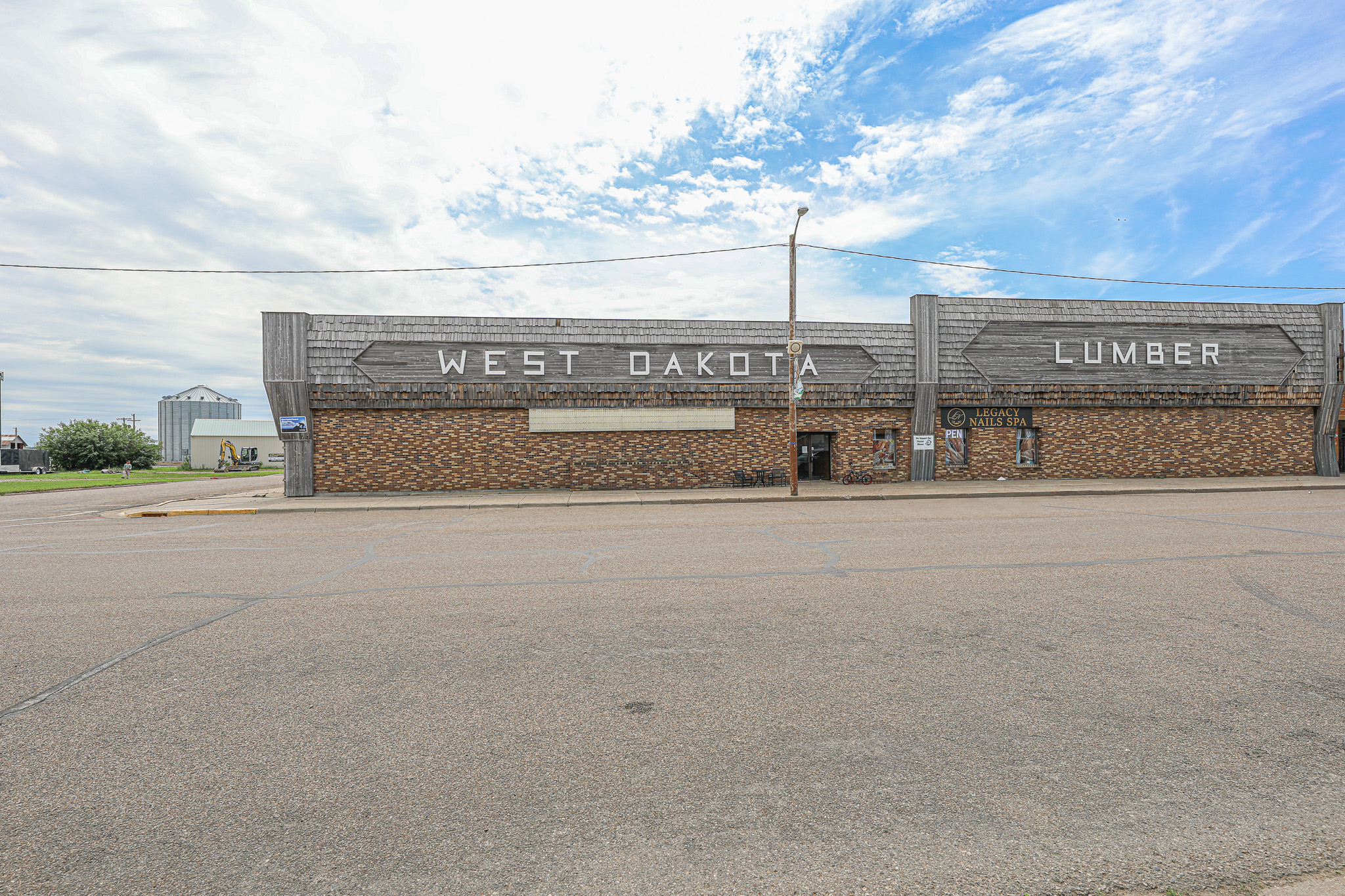 West Dakota Lumber commercial property and lumberyard for sale in Hazen, North Dakota